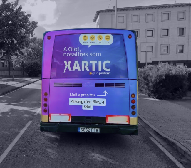 Publicitat en autobús interurbà a Garrotxa amb campanya exterior en circulació
