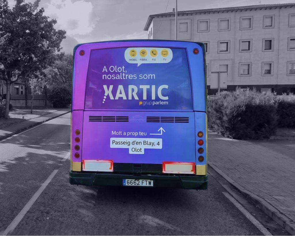 Publicitat en autobús interurbà a Garrotxa amb campanya exterior en circulació