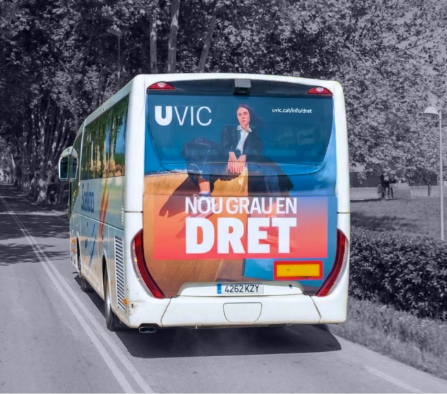 Publicitat en autobús interurbà a Osona amb campanya exterior en circulació
