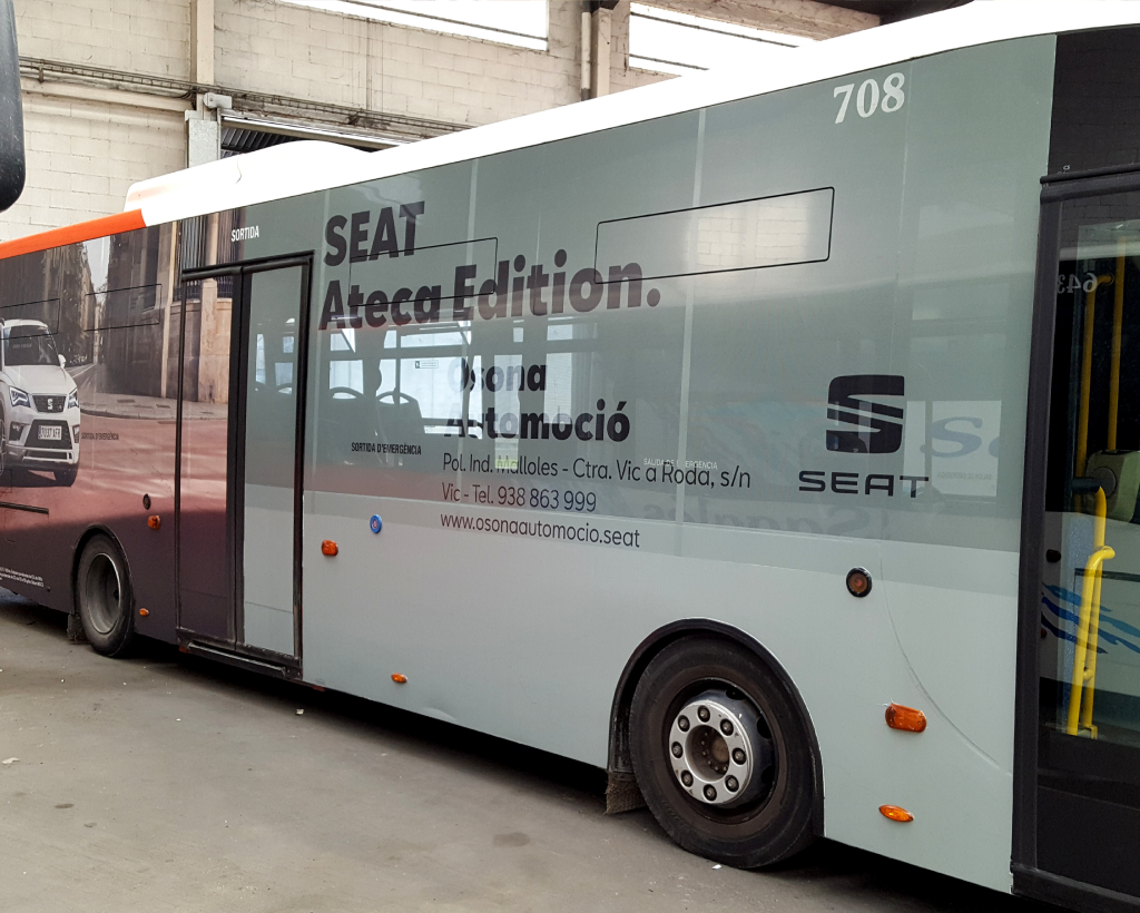 Publicitat en autobús urbà a Olot amb campanya exterior en circulació gestionat per MC Urban